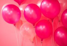 Hvilket tøj til børn skal du købe på nettet? fest og farver